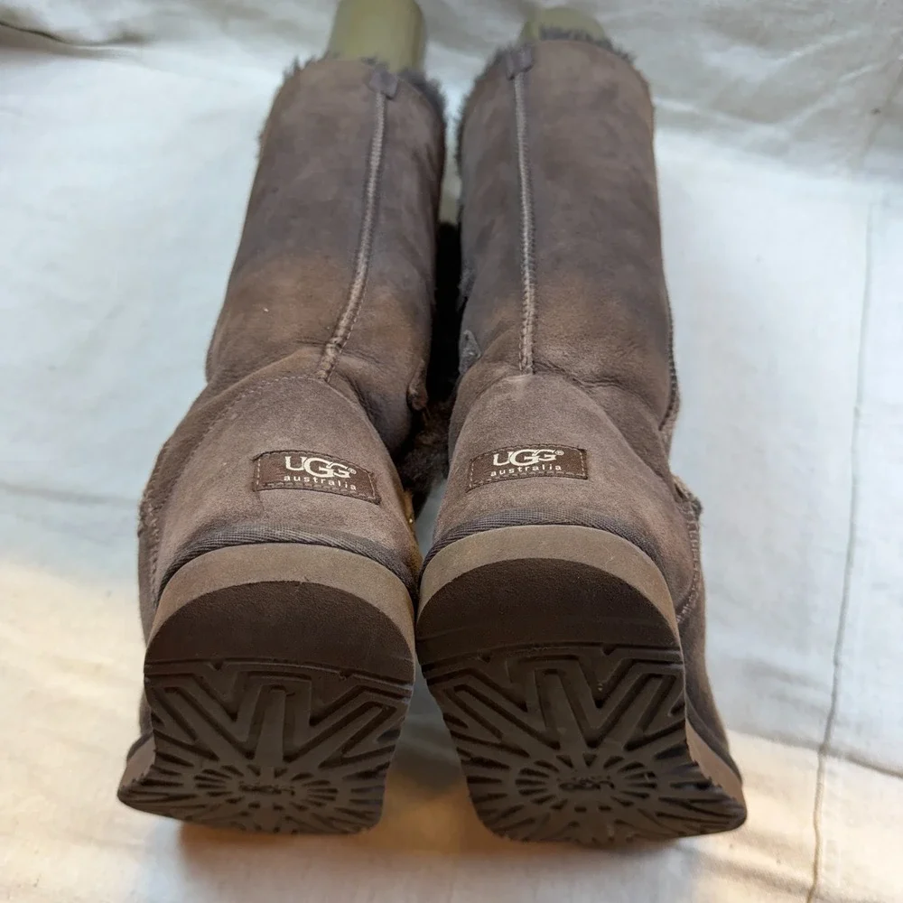 Ugg Boots Leather Upper Sheepskin Lining Brown Womens Size 9